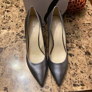 Women shoes size 11 Nine West Silver metallic